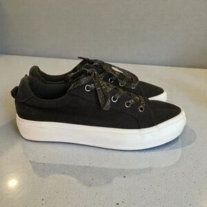 Maurices Sz 8 Black Canvas Sneakers Sparkly Laces Soft Insoles New Without Tags